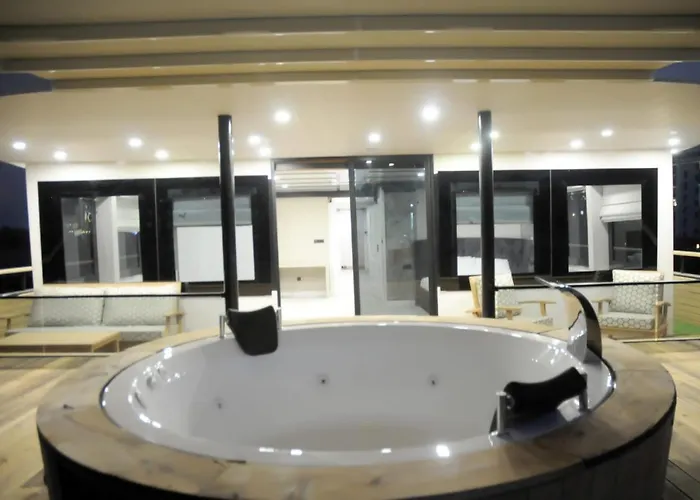Hotel Limitless Yacht