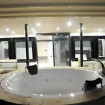 Otel Limitless Yacht