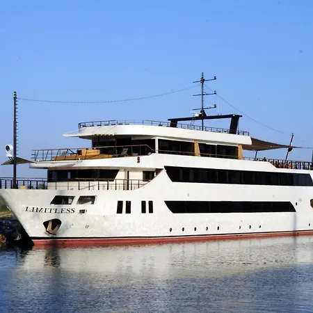 Szálloda Limitless Yacht