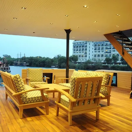 Limitless Yacht