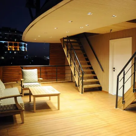 Hotel Limitless Yacht *